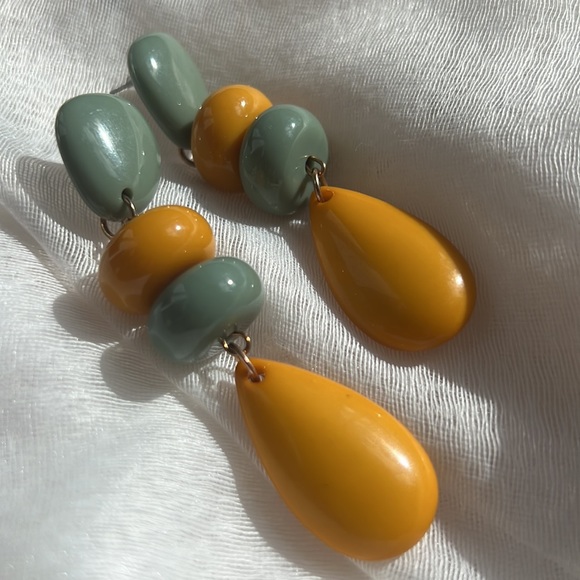 Drop Earings - Picture 2 of 5